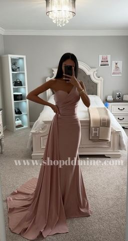 ONE SHOULDER STRETCH SATIN GOWN