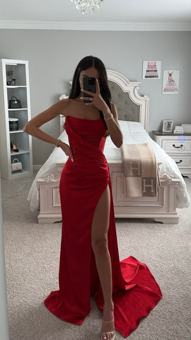 LUNA RED CORSET SLIT GOWN