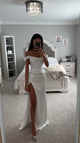 ROBE LONGUE EN SATIN BLANC CASSÉ À ÉPAULES DÉNUDÉES