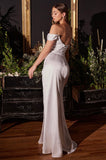 ROBE LONGUE EN SATIN BLANC CASSÉ À ÉPAULES DÉNUDÉES