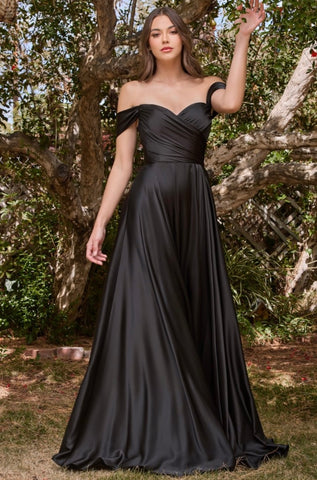 ROBE EN SATIN NOIRE À LIGNE A